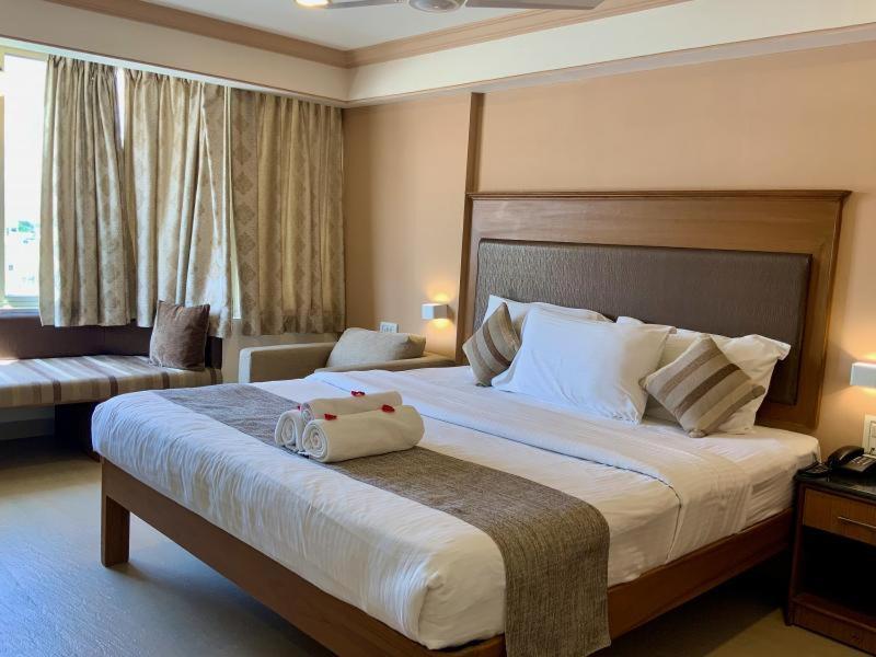 Sai Towers Hotel Puttaparthi Ngoại thất bức ảnh