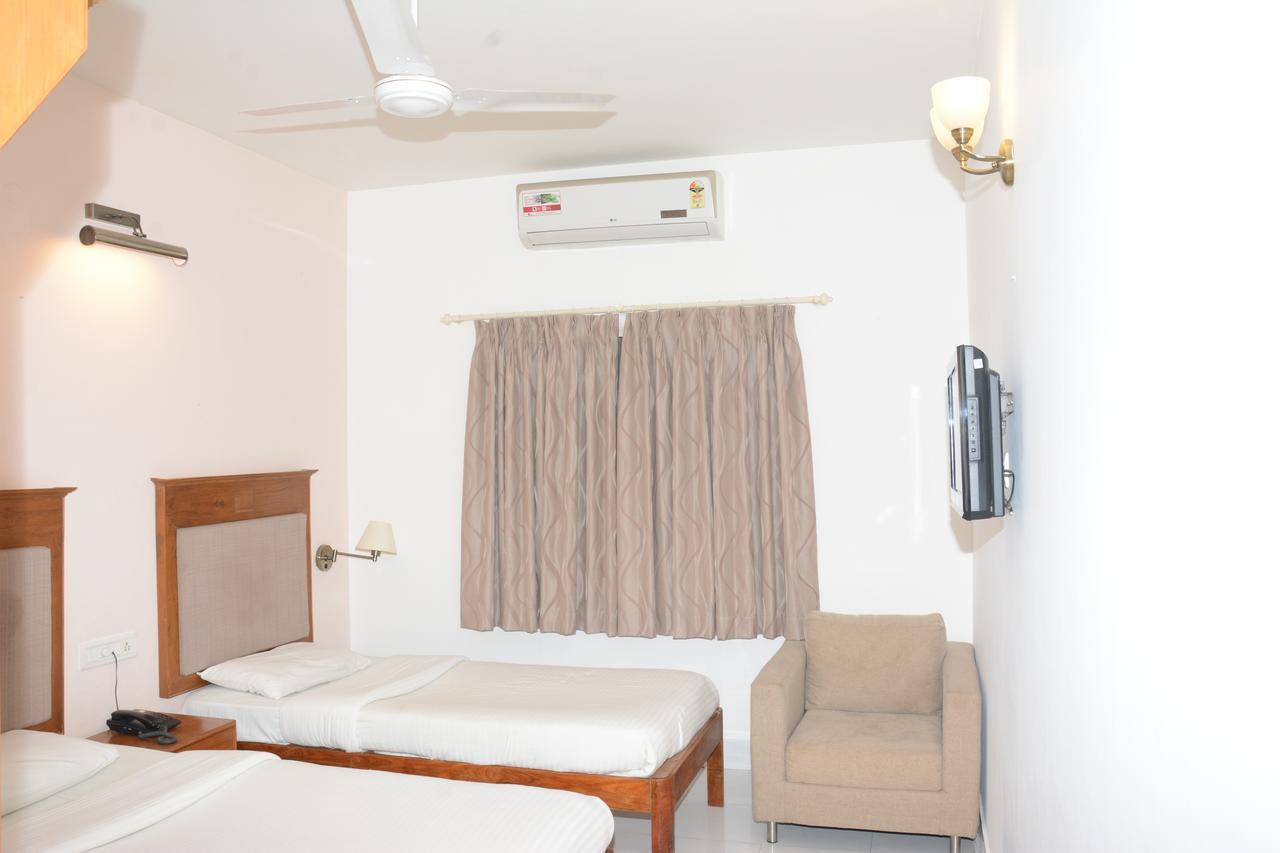 Sai Towers Hotel Puttaparthi Ngoại thất bức ảnh