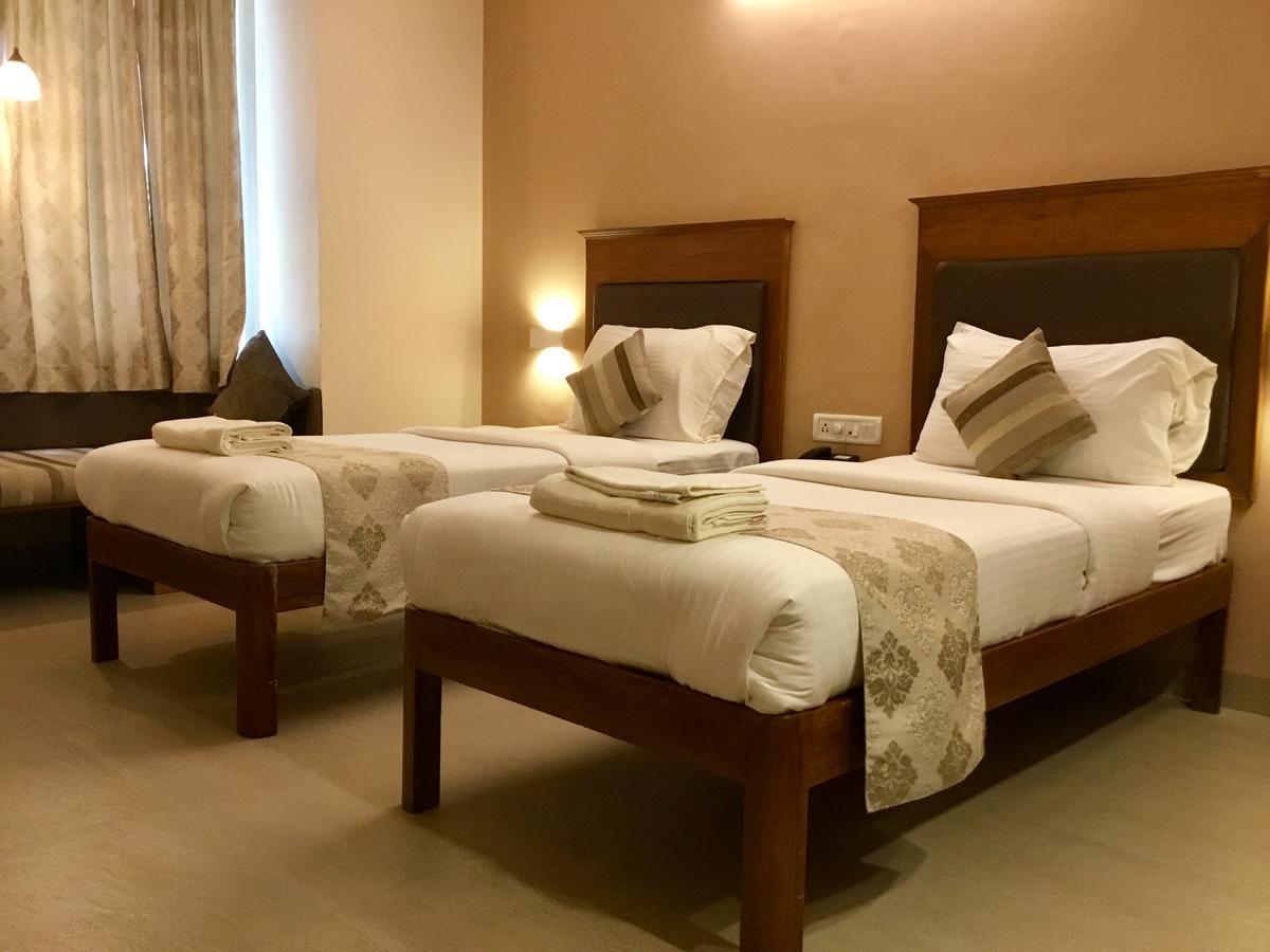 Sai Towers Hotel Puttaparthi Ngoại thất bức ảnh