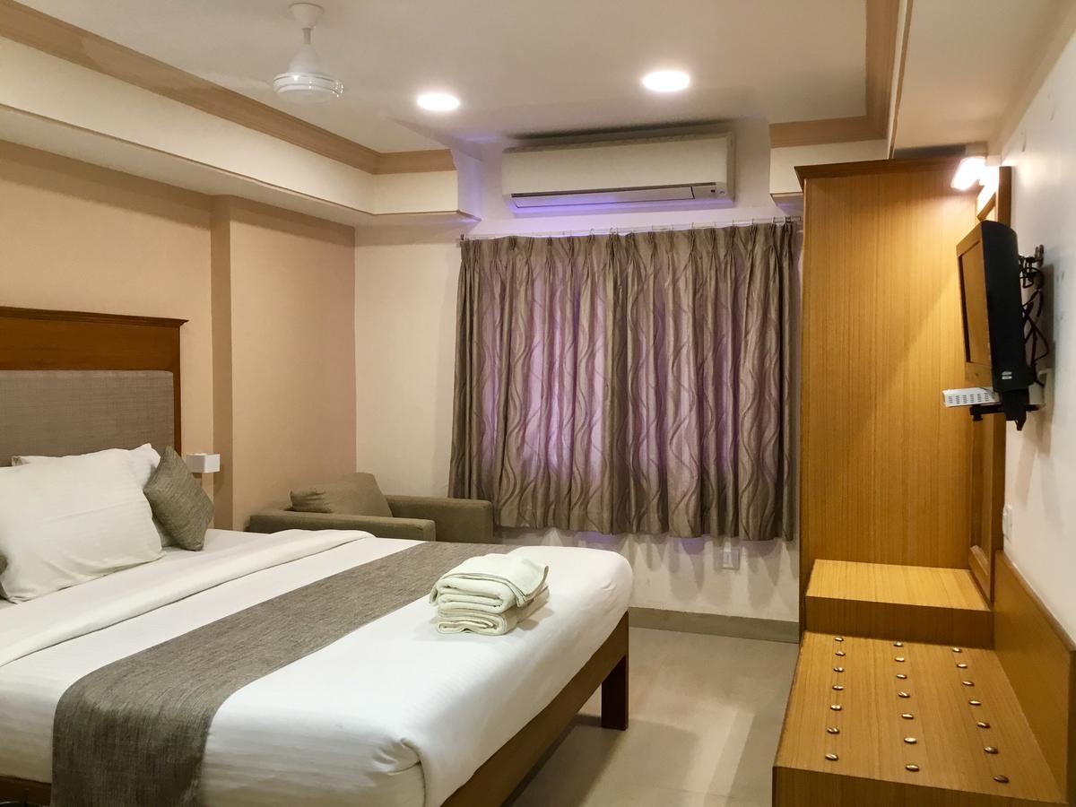Sai Towers Hotel Puttaparthi Ngoại thất bức ảnh