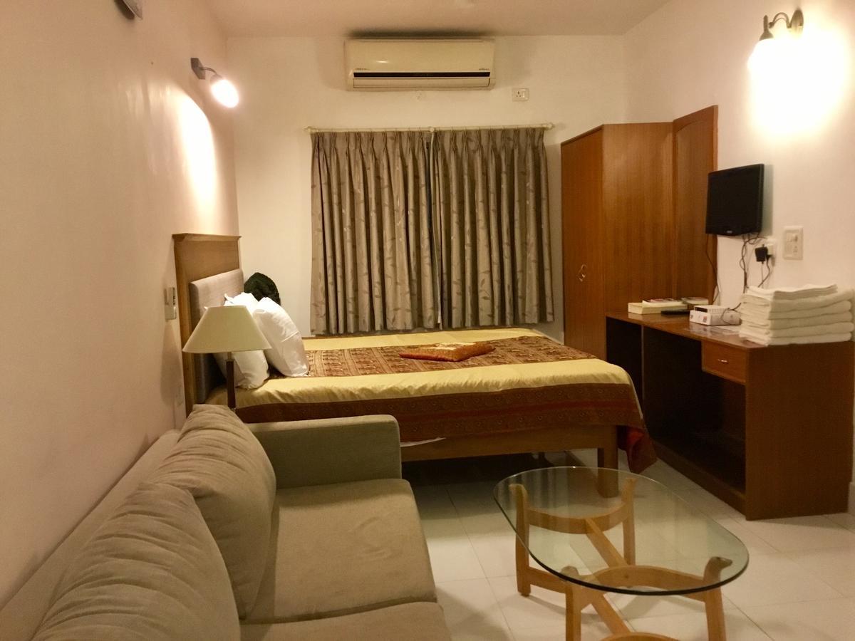Sai Towers Hotel Puttaparthi Ngoại thất bức ảnh