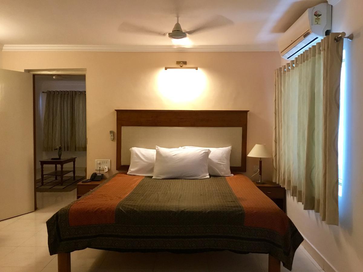 Sai Towers Hotel Puttaparthi Ngoại thất bức ảnh