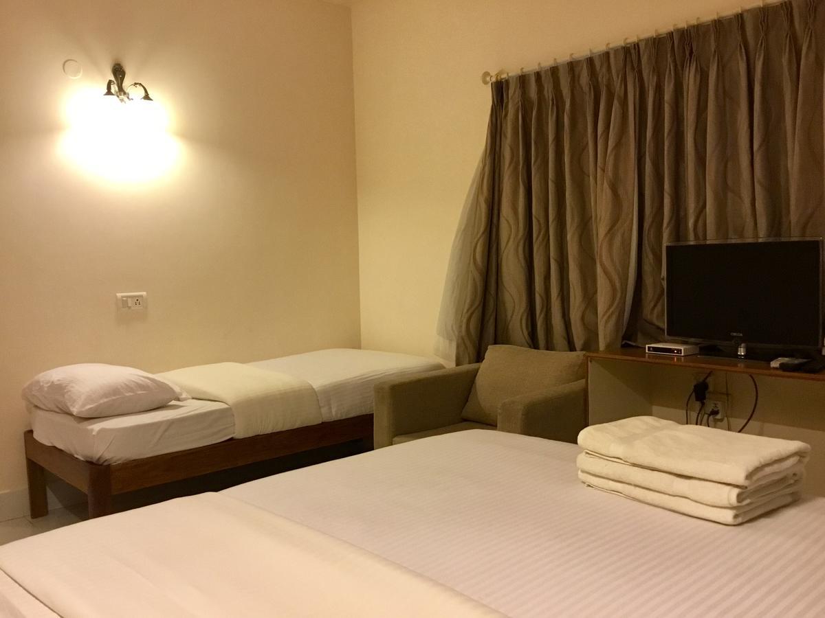 Sai Towers Hotel Puttaparthi Ngoại thất bức ảnh