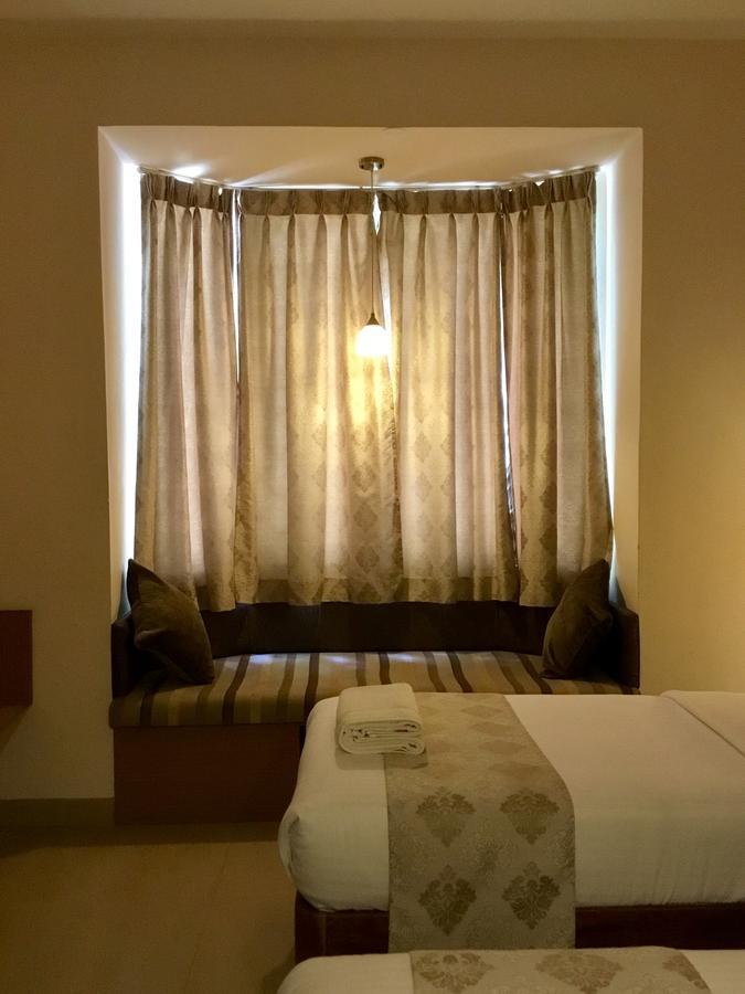Sai Towers Hotel Puttaparthi Ngoại thất bức ảnh