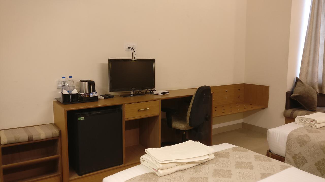 Sai Towers Hotel Puttaparthi Ngoại thất bức ảnh