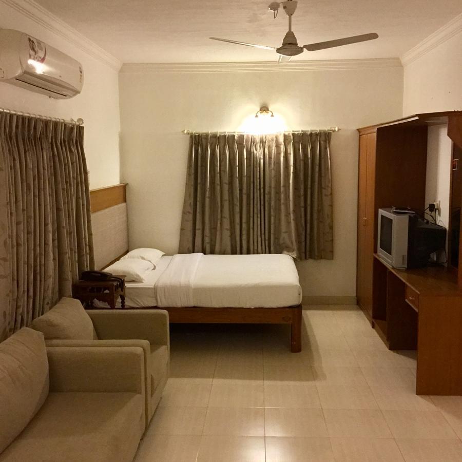 Sai Towers Hotel Puttaparthi Ngoại thất bức ảnh