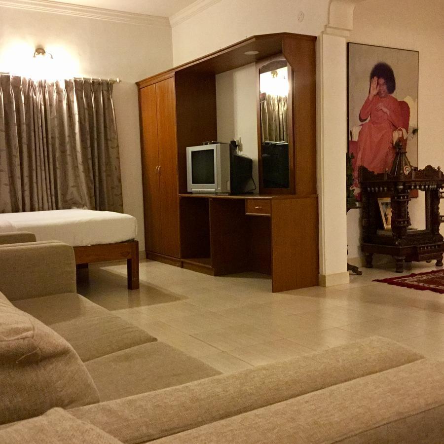 Sai Towers Hotel Puttaparthi Ngoại thất bức ảnh