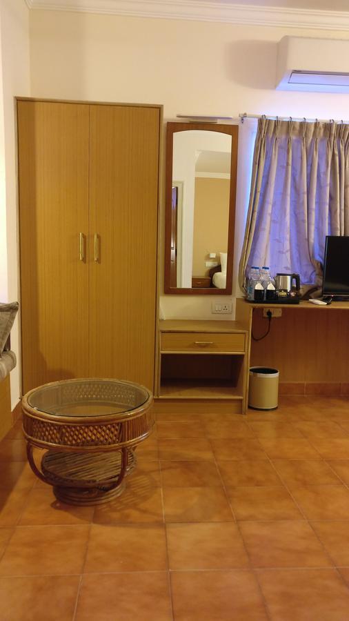 Sai Towers Hotel Puttaparthi Ngoại thất bức ảnh