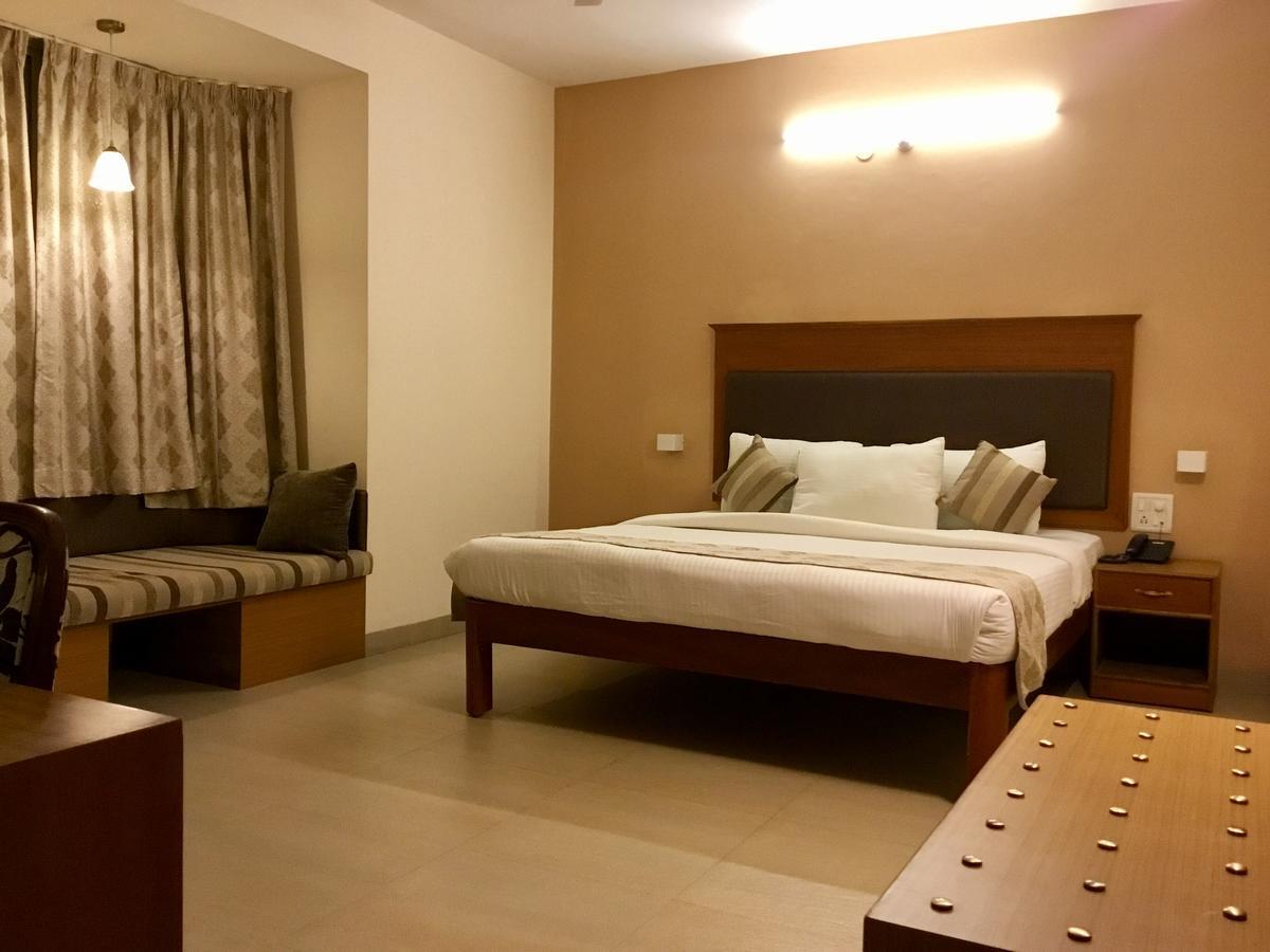 Sai Towers Hotel Puttaparthi Ngoại thất bức ảnh