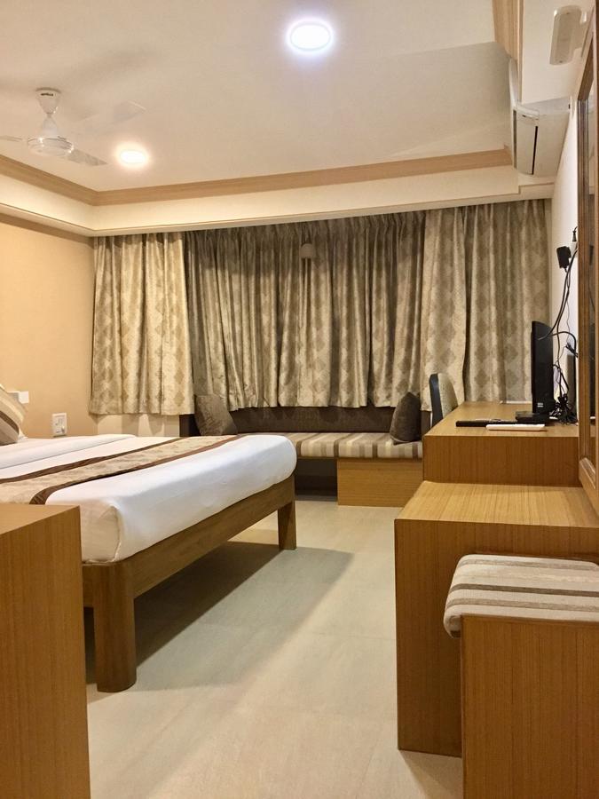 Sai Towers Hotel Puttaparthi Ngoại thất bức ảnh