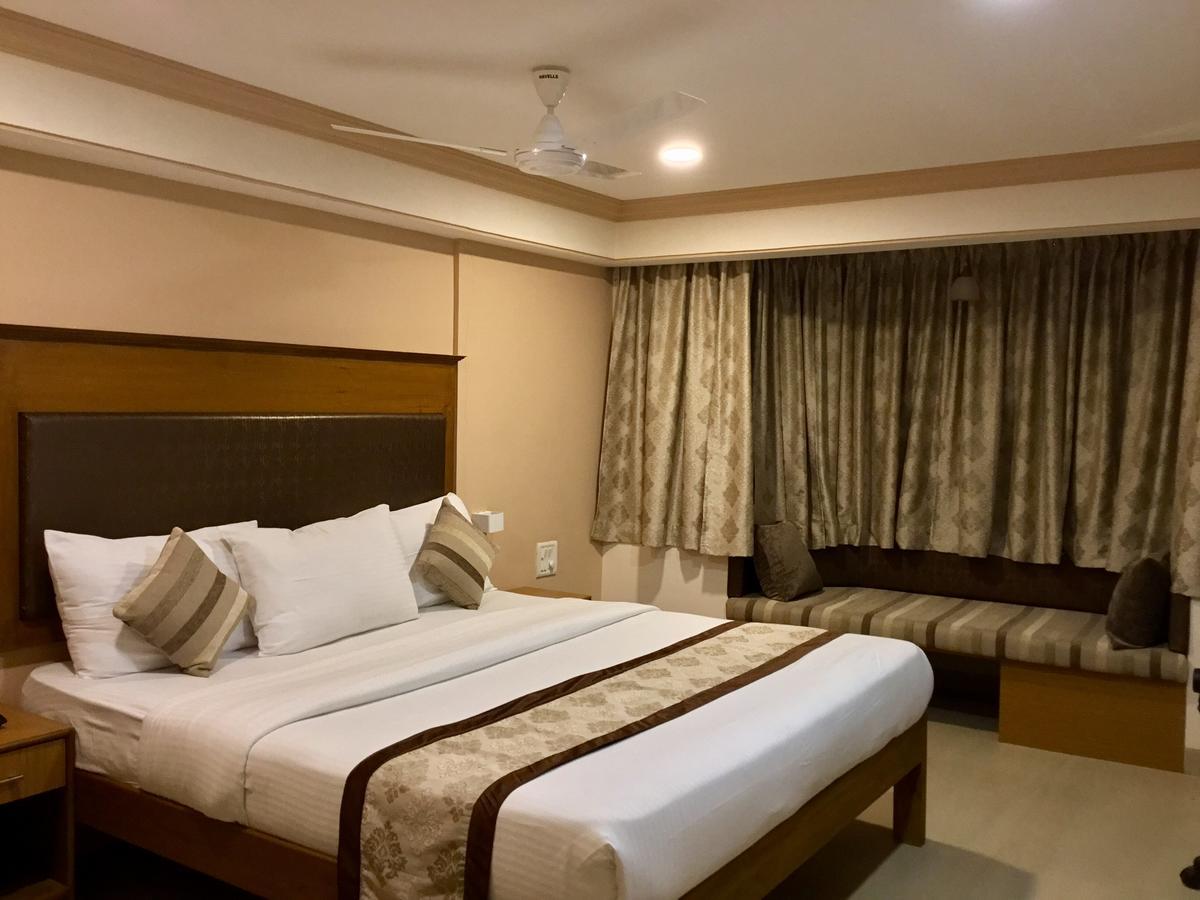 Sai Towers Hotel Puttaparthi Ngoại thất bức ảnh